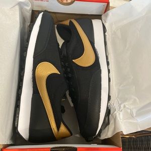 nike daybreak sneaker